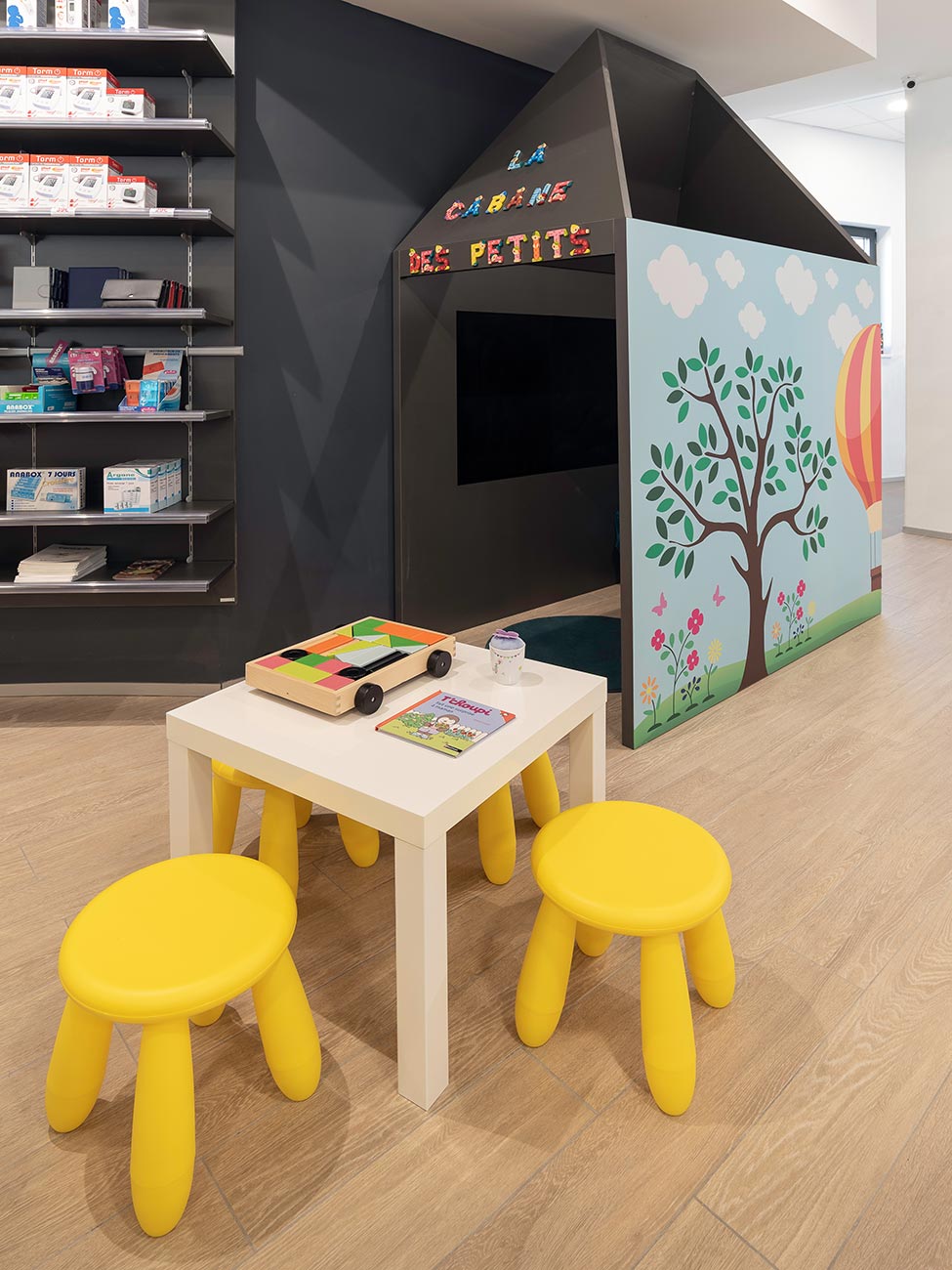 Pharmacie-du-Pôle-Santé-medd-design-renovação-de-farmácia-11 Pharmacie-du-Pôle-Santé-medd-design-renovação-de-farmácia-11