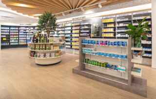 Pharmacie-du-Pôle-Santé-medd-design-renovação-de-farmácia-9 Pharmacie-du-Pôle-Santé-medd-design-renovação-de-farmácia-9