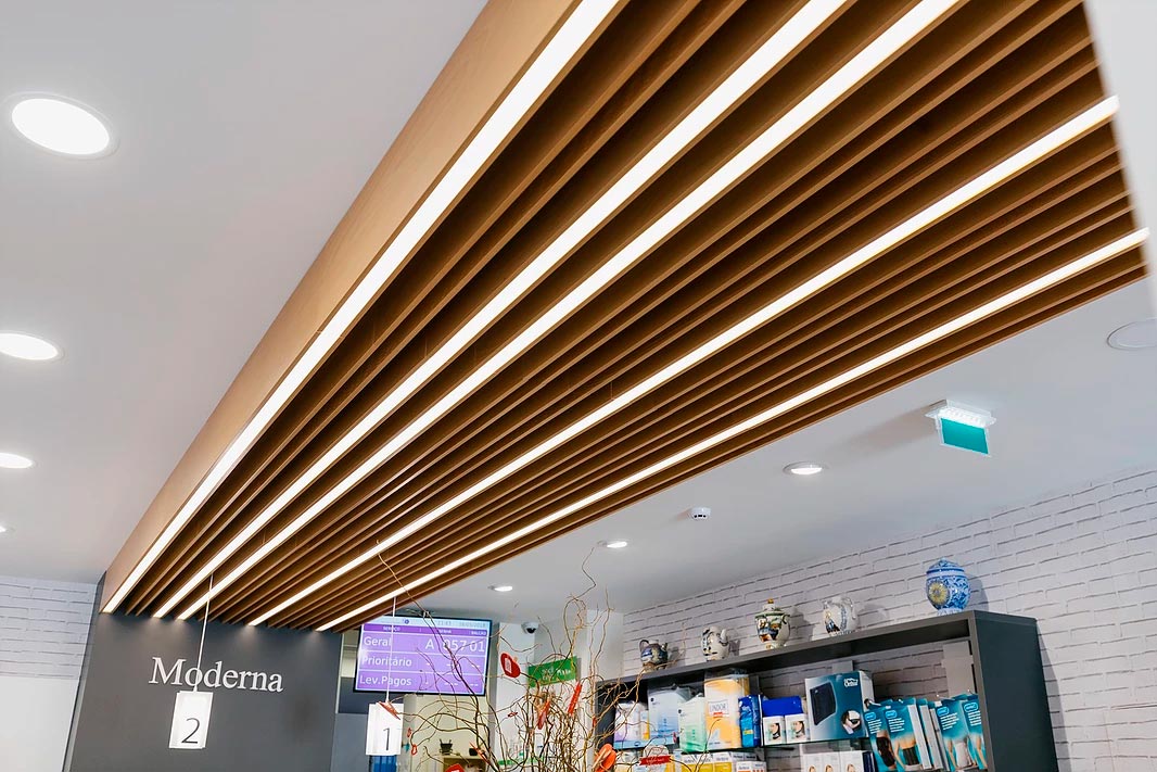 decoração-de-interiores-farmacia-moderna-ilhavo-medd-design-1 décoration-d’intérieure-pour-pharmacies-medd-agencement-4