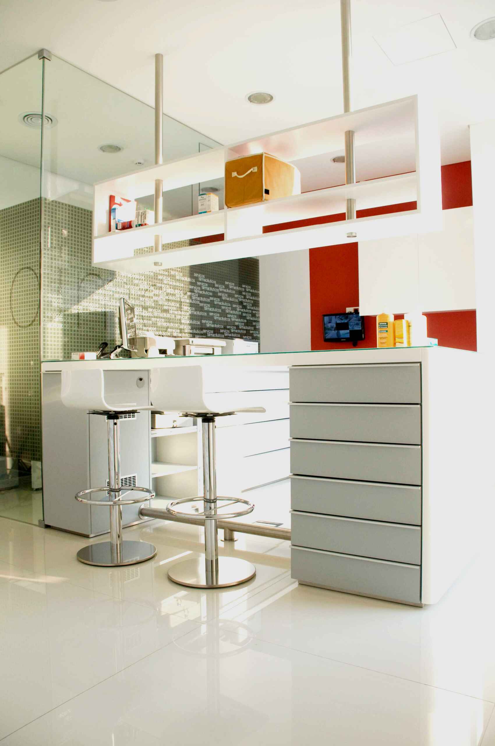 espaces-de-confidentialite-pharmacies-medd-agencement-4 espaces-de-confidentialite-pharmacies-medd-agencement-4