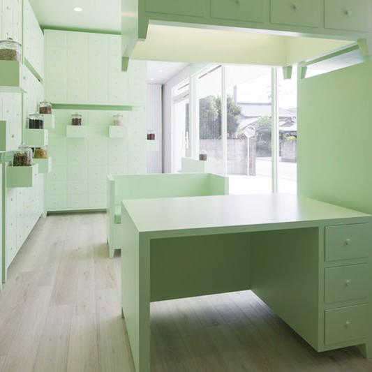 décoration-monochrome-medd-agencement-de-pharmaci décoration-monochrome-medd-agencement-de-pharmaci