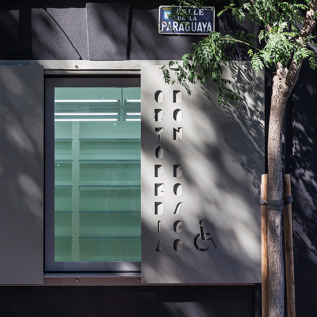 fachada_Farmácia_Calle Ronda Don Bosco_Madrid_BLOG_MENTION_MEDD_2022_1