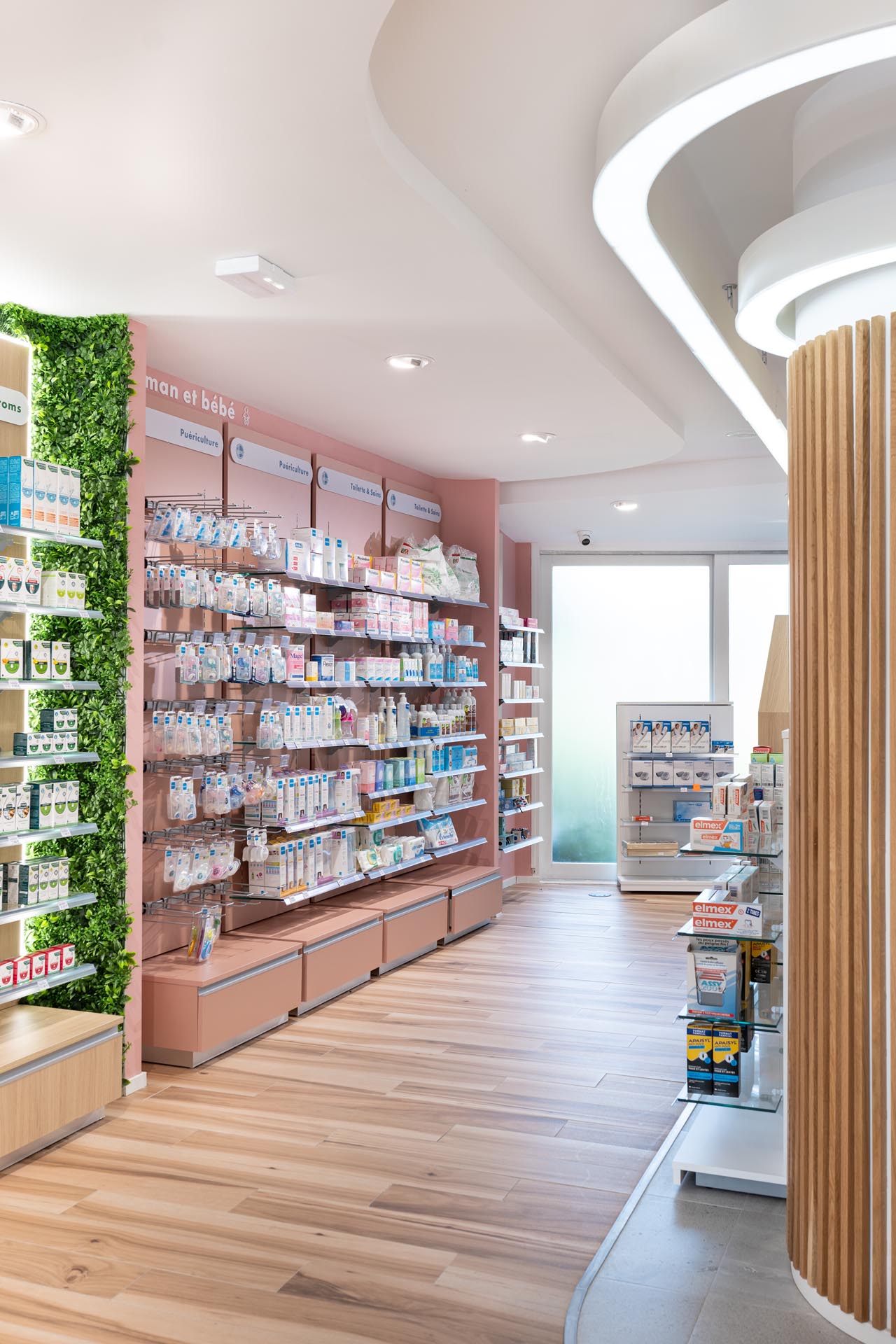 Pharmacie de l’Ornain_Mai2022_AgenceMEDD–PSA26839PhotoChristopheMonterlos pharmacie de l'ornain, remodelacao de farmacia, design de interiores, decoracao, a importancia da luz, plantas de interior.