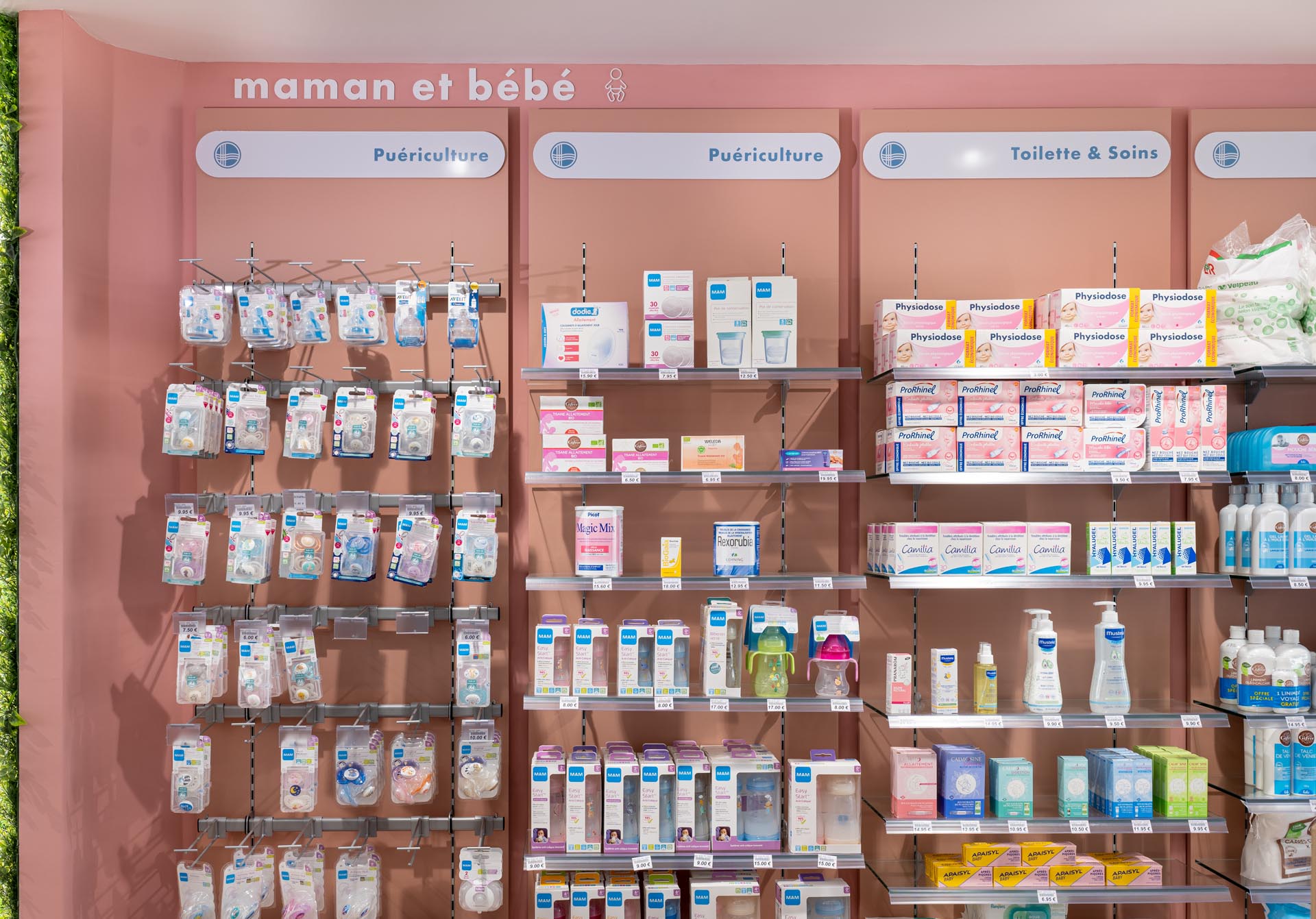 Pharmacie de l’Ornain_Mai2022_AgenceMEDD–PSA26862PhotoChristopheMonterlos pharmacie de l'ornain, remodelacao de farmacia, design de interiores, decoracao, mobiliario comercial.