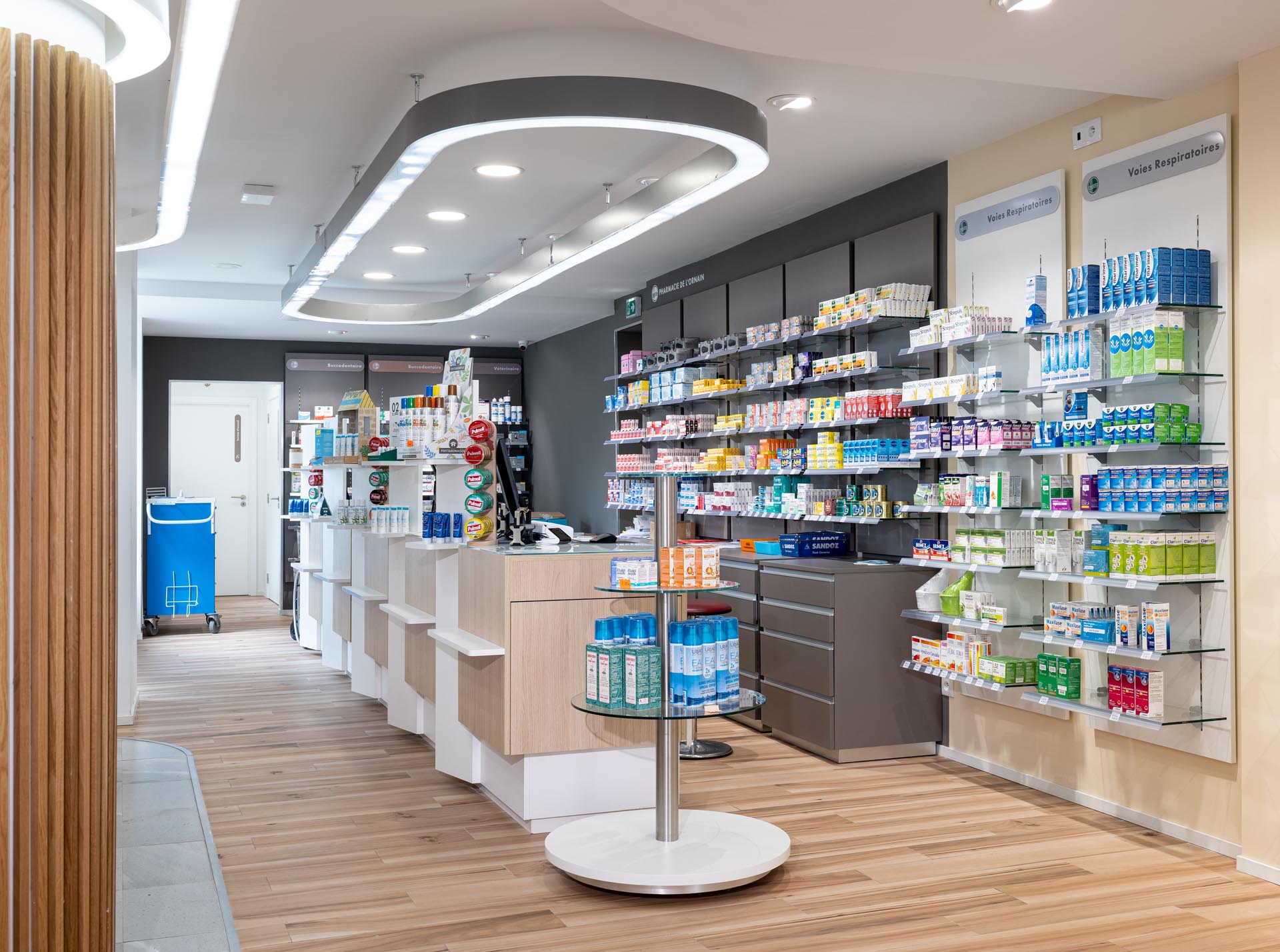 Pharmacie de l’Ornain_Mai2022_AgenceMEDD–PSA26896PhotoChristopheMonterlos espaço saude remodelado. farmacia renovada, marketing farmacia, expositor dermocosmetica, farmacia, pharmacie de l'ornain.