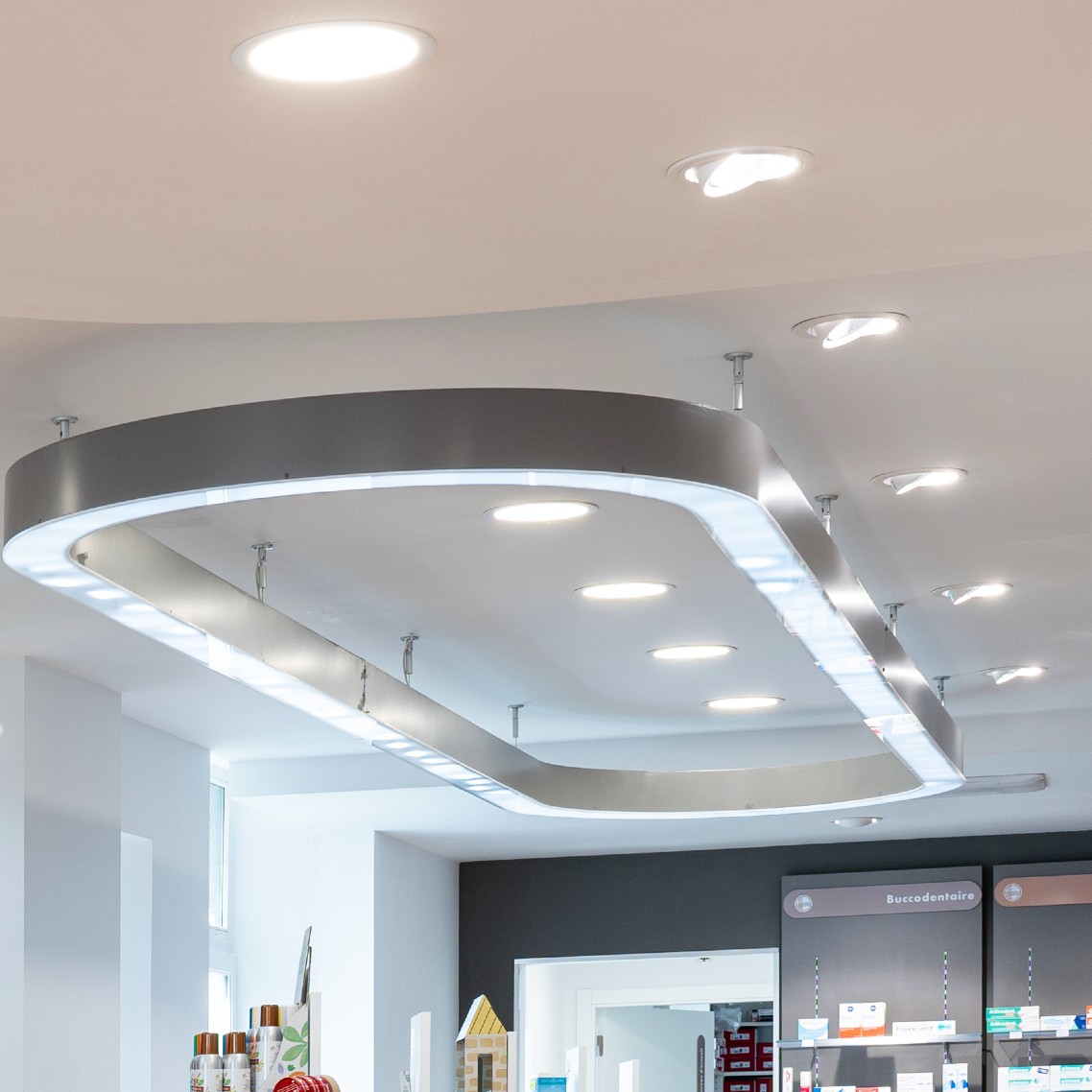 Pharmacie de l’Ornain_Mai2022_AgenceMEDD_9 Pharmacie de l'Ornain, luz na decoração de interiores, remodelacao de espaços comerciais.