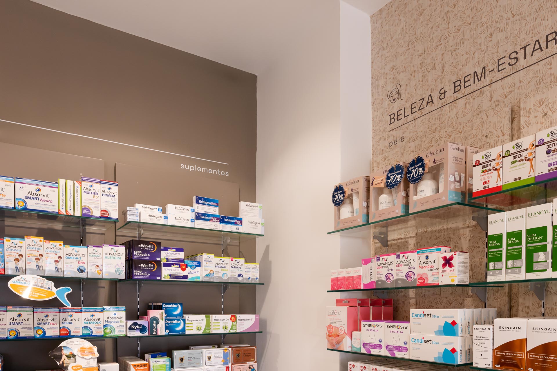 farmacia-portas-da-maia-22 Farmacia remodelada - renovacao de farmacia, projeto design de interiores e obra em farmacias. Visual merchandise para farmacias. como expor os produtos em farmacia.