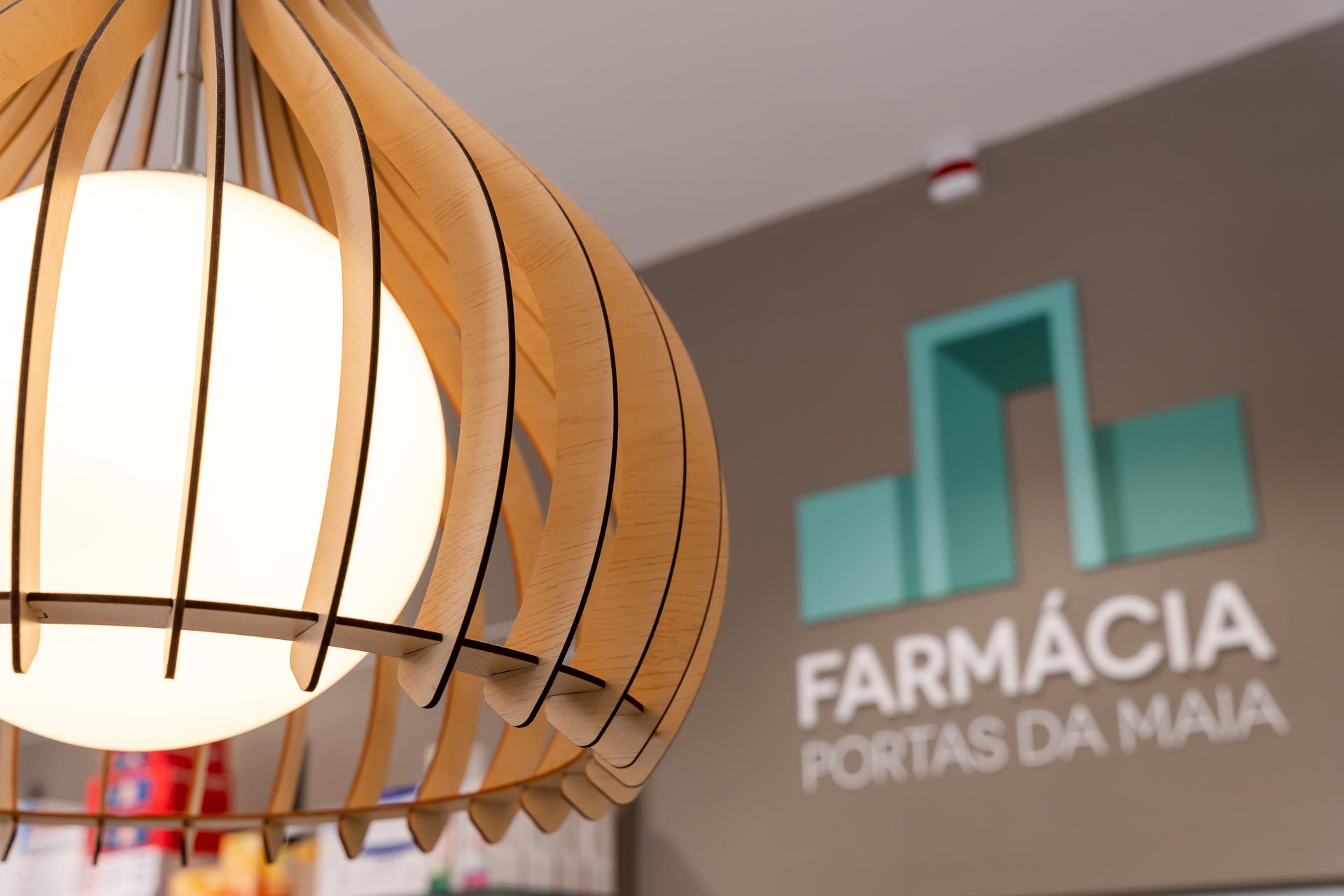 farmacia-portas-da-maia-33 Renovacao de farmacia, projeto design de interiores. A importancia da iluminacao.