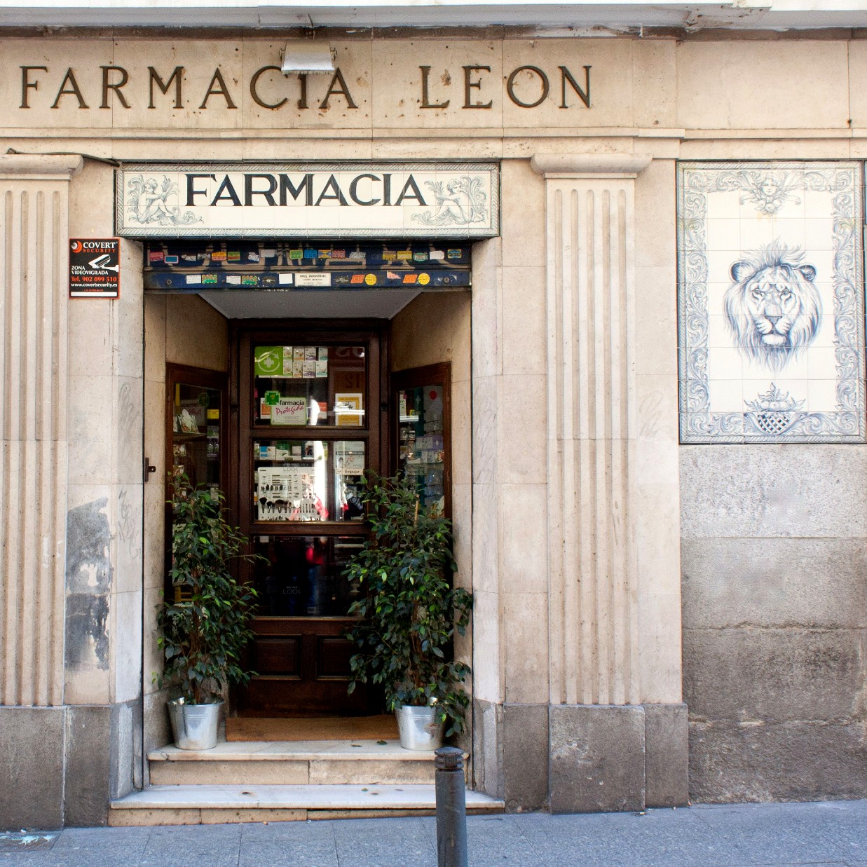 Farmacia de la Calle León-medd design-blog1 Farmacia de la Calle León-medd design-blog1 farmacia historicas, farmacia com historia, farmacia espana