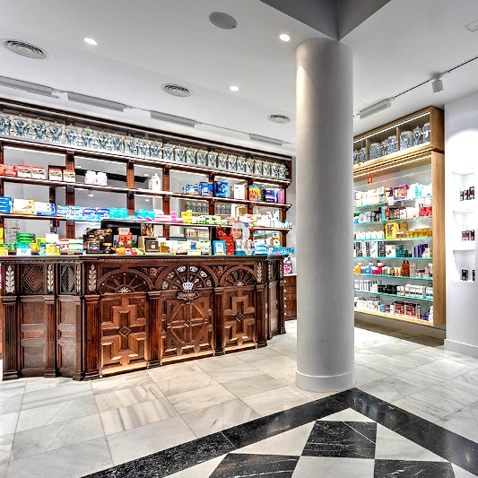 farmacia-de-la-reina-madre_medd design-2022 farmacia-de-la-reina-madre_medd design-2022 farmacia historicas, farmacia com historia, farmacia espana