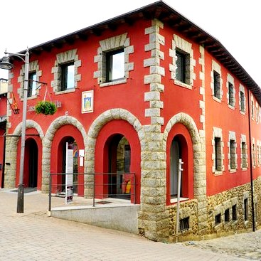 farmacia-esteve-edificio-del-museo-ayuntamient-2022 farmacia-esteve-edificio-del-museo-ayuntamient-2022 farmacia historicas, farmacia com historia, farmacia espana