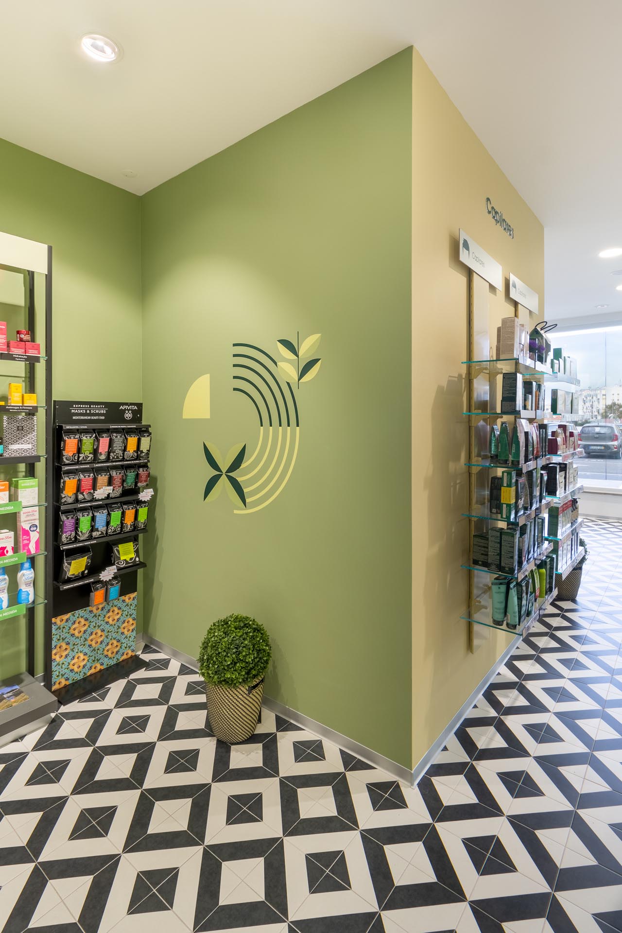 Pharmacie S. Francisco Xavier, Portugal Projets de amenagement de Pharmacies en France