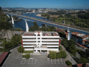 CNI – Cruz Vermelha Portuguesa, design minimalista criado pela Medd Design.